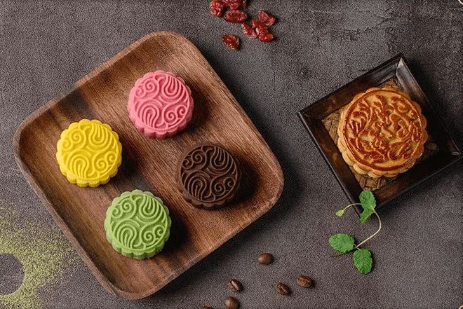 月餅全自動(dòng)刷蛋機(jī)，提高產(chǎn)品產(chǎn)量，提升產(chǎn)品檔次！